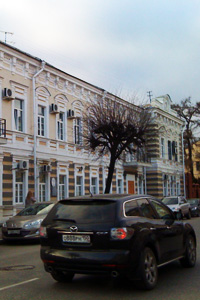 Здание бывшего родильного дома на улице Полонского